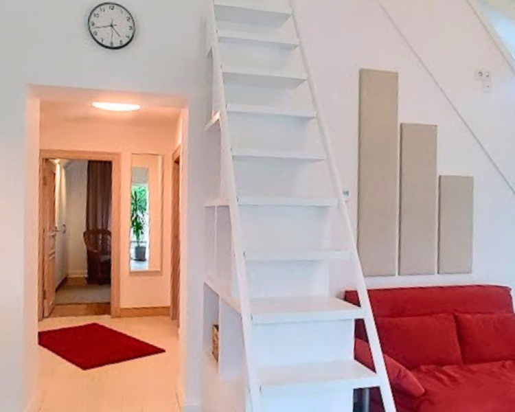 Leiter zum Dachbodenzimmer